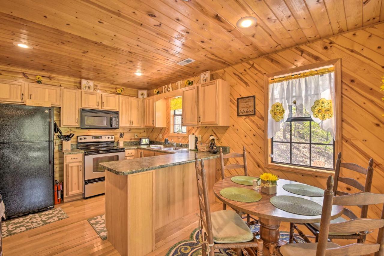 Cozy Hiawassee Cabin With Fire Pit And Mtn Views! Eksteriør bilde