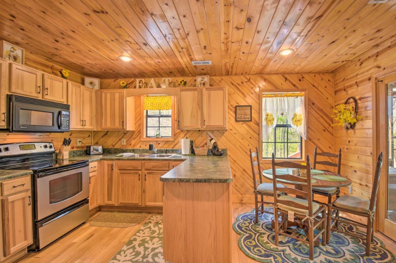 Cozy Hiawassee Cabin With Fire Pit And Mtn Views! Eksteriør bilde
