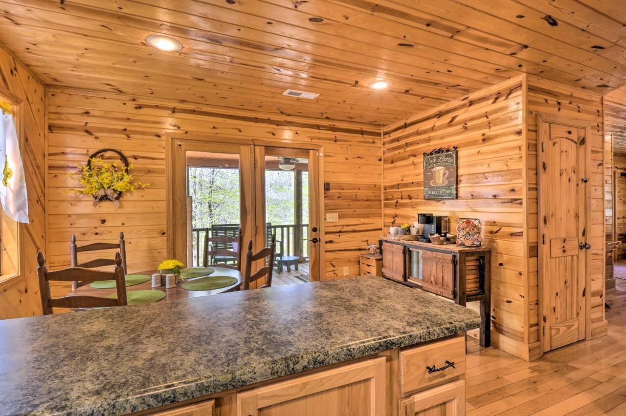 Cozy Hiawassee Cabin With Fire Pit And Mtn Views! Eksteriør bilde
