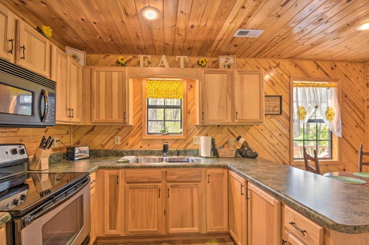 Cozy Hiawassee Cabin With Fire Pit And Mtn Views! Eksteriør bilde