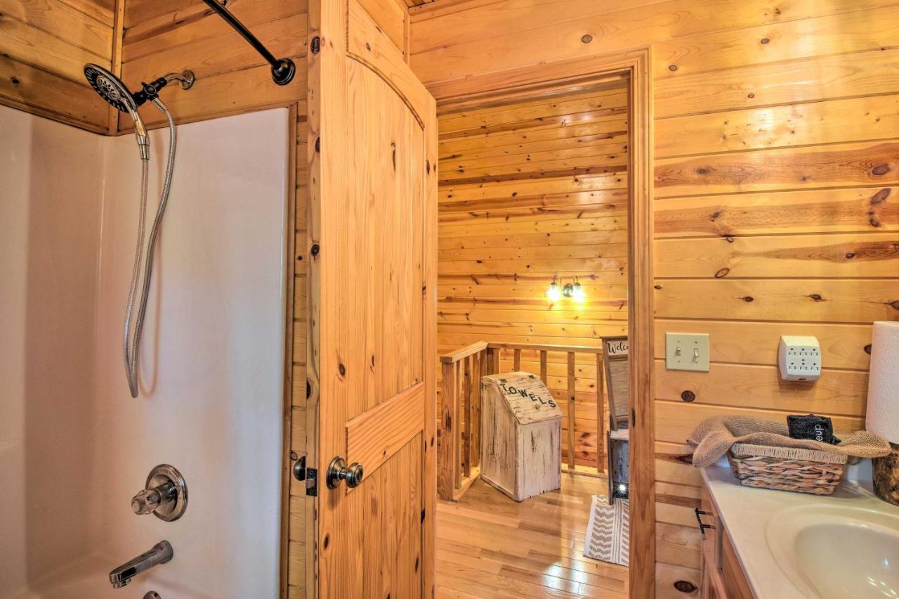 Cozy Hiawassee Cabin With Fire Pit And Mtn Views! Eksteriør bilde