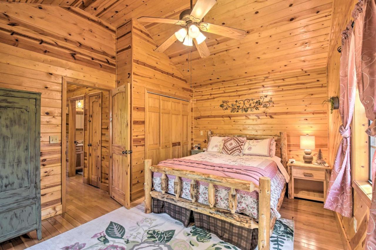 Cozy Hiawassee Cabin With Fire Pit And Mtn Views! Eksteriør bilde